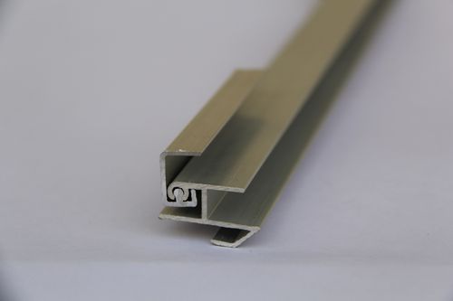 天沟内侧型材与玻璃卡条 铝合金在建筑细节中的关键作用